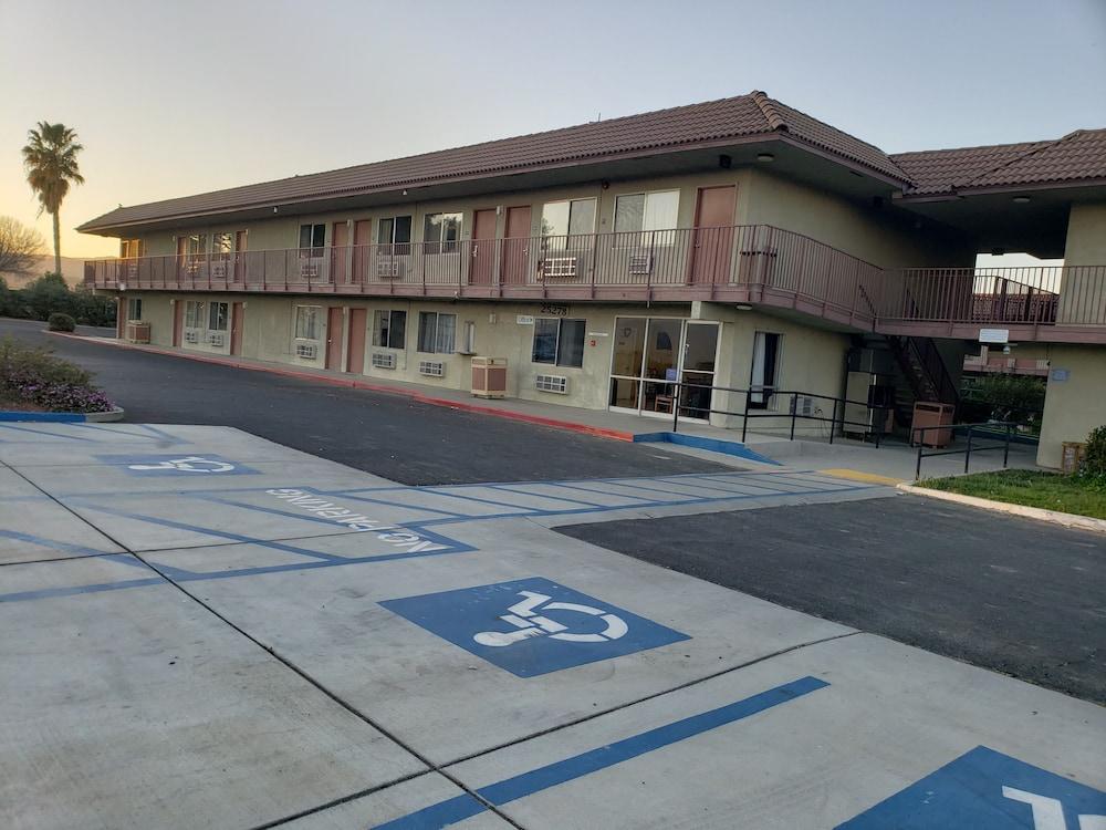 Baymont By Wyndham Coalinga Villa Exterior photo