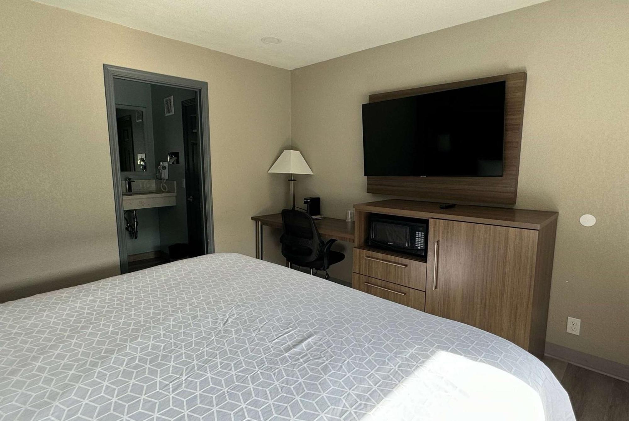 Baymont By Wyndham Coalinga Villa Exterior photo